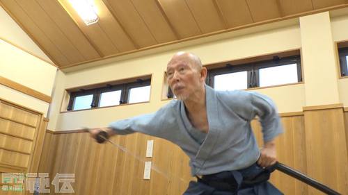 Amazon.co.jp: 日野晃 居合稽古で磨く!身体の捌き、意識の練り